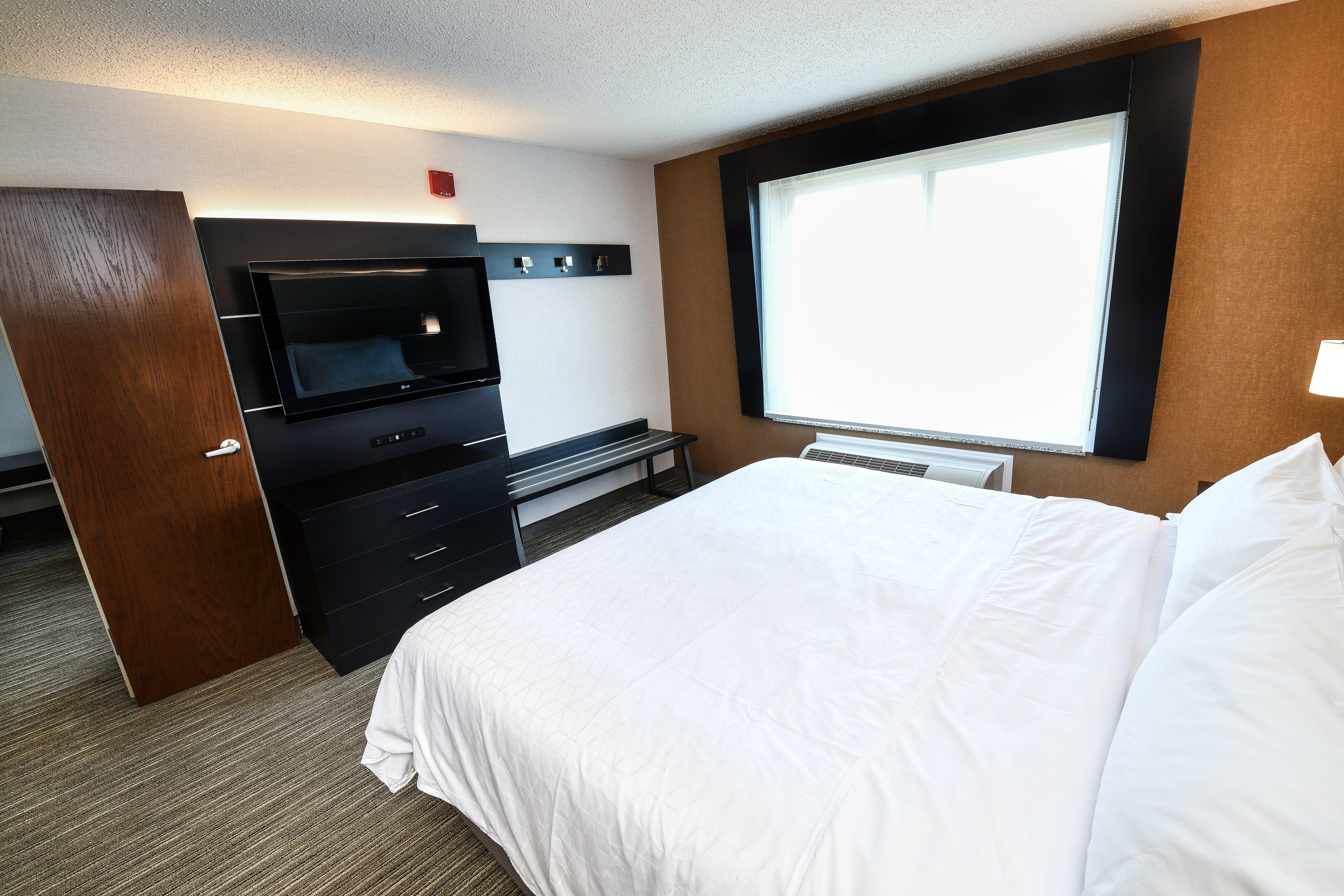 Holiday Inn Express Hotel & Suites Grand Forks By Ihg Exterior photo